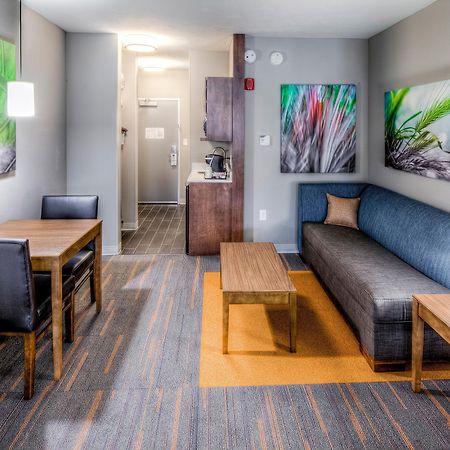 Holiday Inn Express & Suites Cleveland/Westlake By Ihg Exterior foto